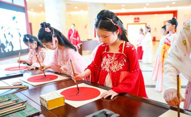 诗画鹤壁 封神之地:中国鹤壁邀您来尽享文化之旅