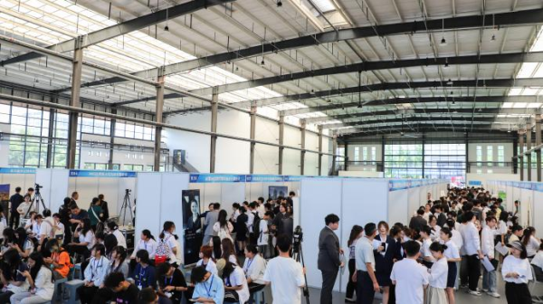 臻富配资 160家企业3000多个岗位 成都银杏酒店管理学院双选会举办