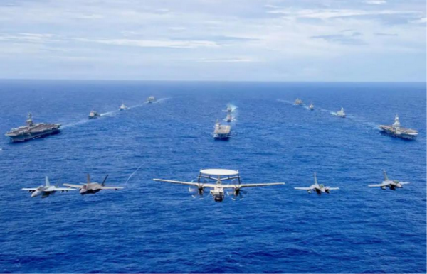 伍洲配资 日本带领五国舰队，在西太拉开架势，不料美舰直接被解放军驱离了