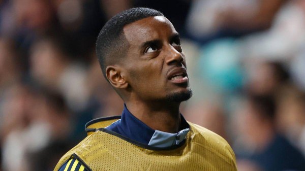 大鑫优配资讯 首秀遭嘘！伊萨克1.3亿转会利物浦后，被科索沃球迷狂嘘还吃黄牌